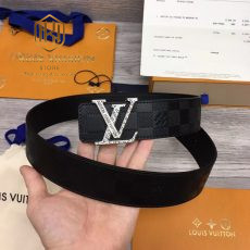 that lung nam Louis Vuitton caro chim hoa tiet logo khac chu mat trang 3