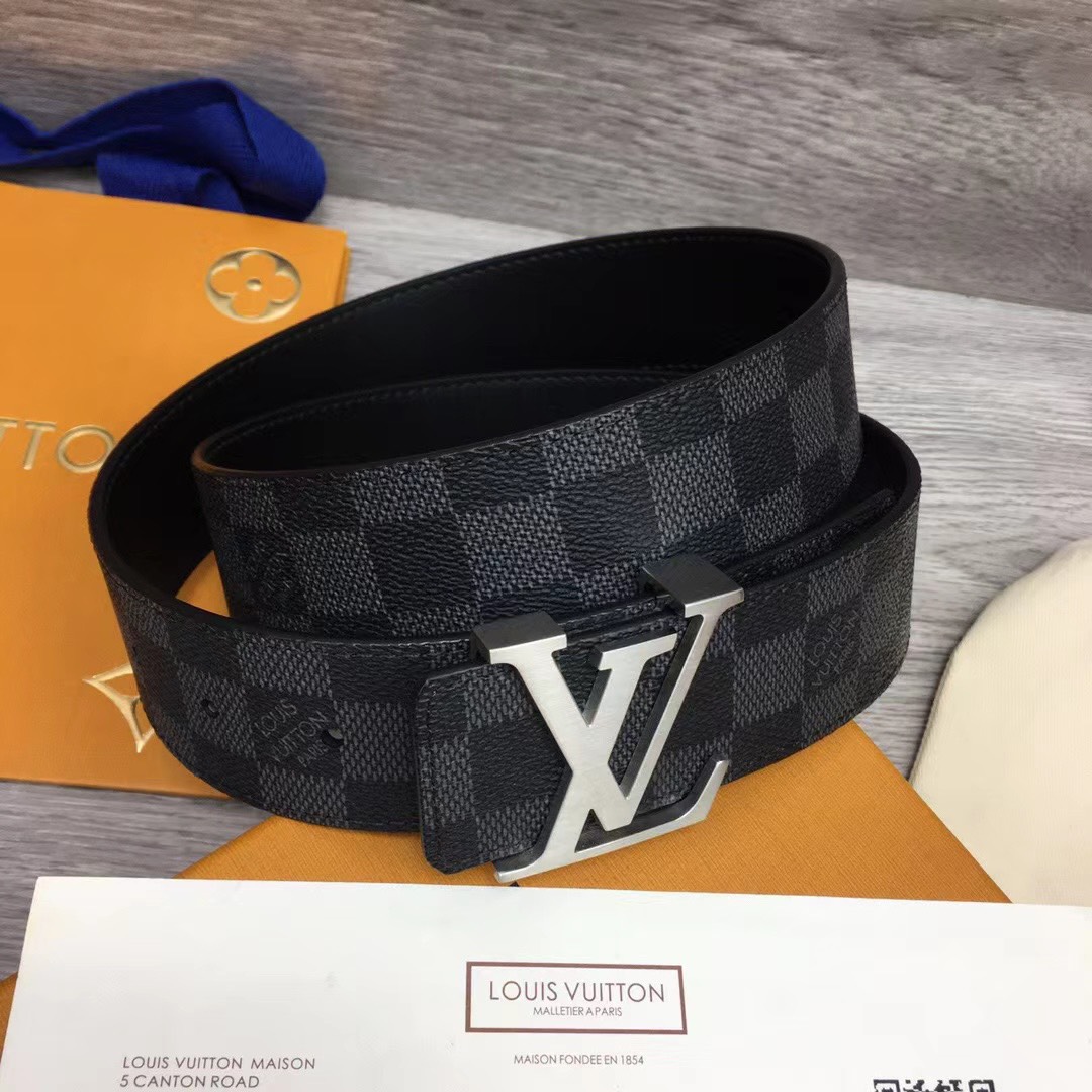 that lung nam Louis Vuitton caro den hoa tiet ogo mat trang 3