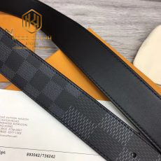 that lung nam Louis Vuitton caro moi hoa tiet logo mat vang 3