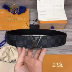 that lung nam Louis Vuitton caro moi hoa tiet logo thang mat den 6