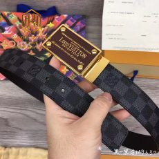 that lung nam Louis Vuitton day caro mat khoa chu nhat mat nau day den 1