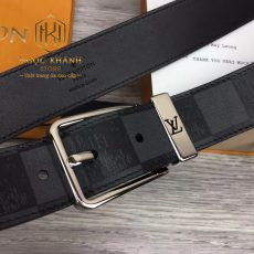 that lung nam Louis Vuitton mau den hoa tiet o dap chu khoa kim mat trang 5