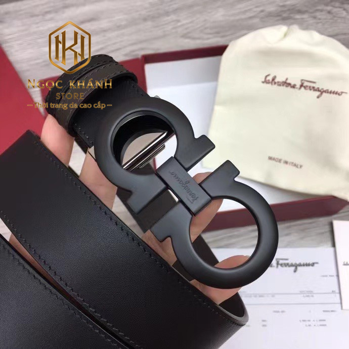 that lung nam Salvatore Ferragamo da tron hoa tiet khoa logo mat den 7