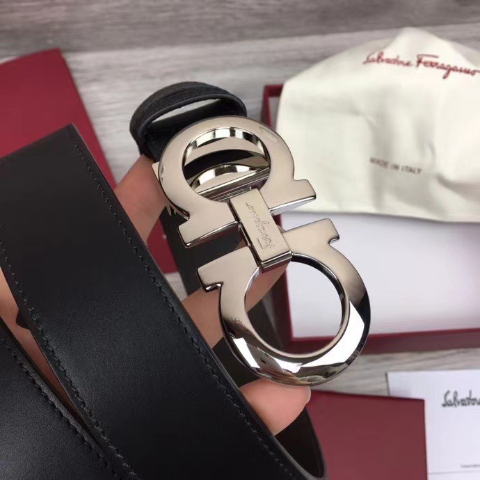 that lung nam Salvatore Ferragamo da tron hoa tiet khoa logo mat trang 6