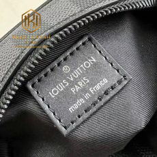 tui deo cheo louis vuitton hoa tiet caro den ve vat hinh hop 9