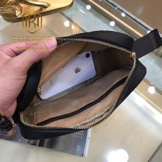 tui deo cheo nam prada mau den hoa tiet tam giac 5