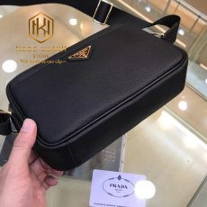 tui deo cheo nam prada mau den hoa tiet tam giac 6