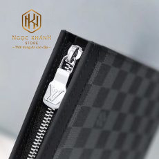 vi nam louis vuitton cam tay dang tam giac hoa tiet caro like auth 3