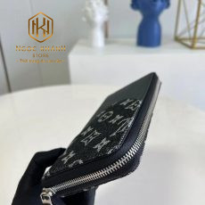 vi nam louis vuitton khoa keo hoa tiet hoa chu do mau den 7