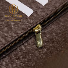 vi nam louis vuitton cam tay hoa tiet caro dang dung mau nau 5