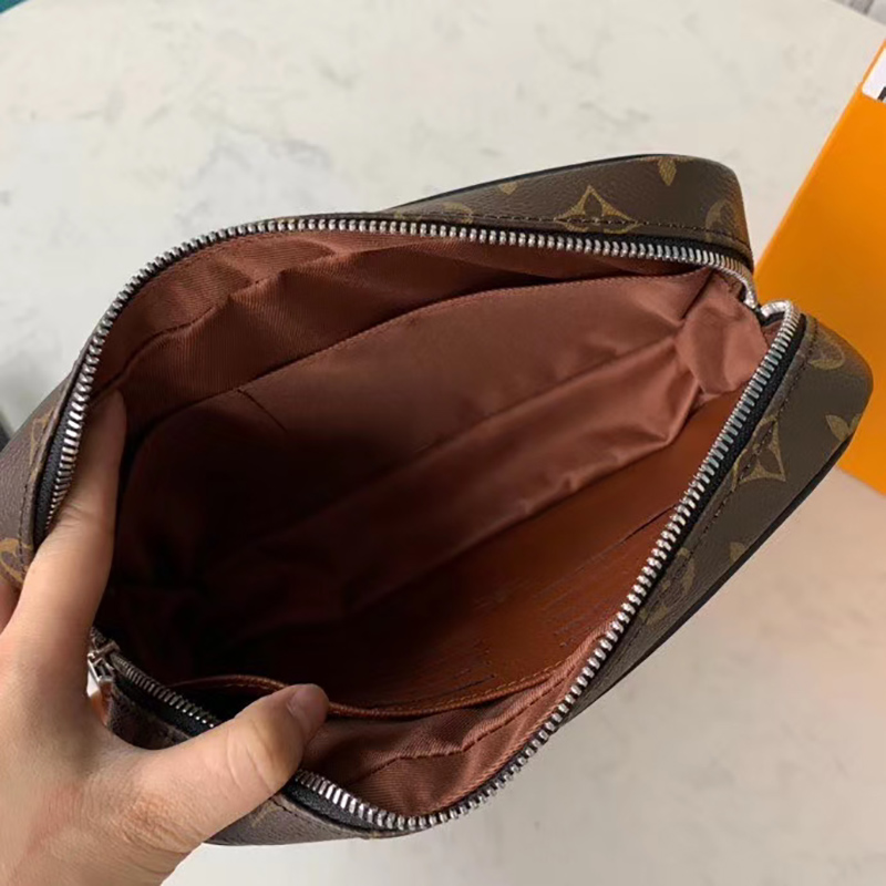 vi nam louis vuitton cam tay hoa tiet hoa dang vuong mau nau 5