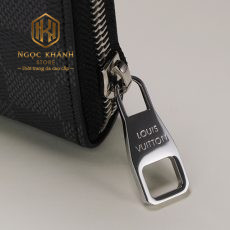 vi nam louis vuitton cam tay khoa keo hoa tiet caro mau den 13