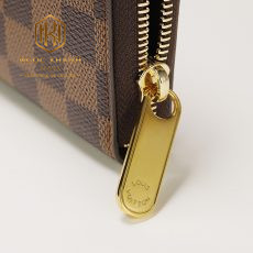 vi nam louis vuitton cam tay khoa keo hoa tiet caro mau nau 9