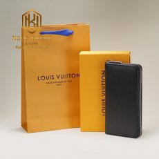 vi nam louis vuitton cam tay khoa keo taiga logo chim 7 1