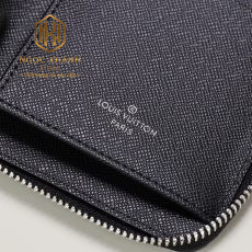 vi nam louis vuitton cam tay khoa keo taiga logo noi 5