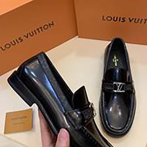 giày louis vuitton nữ chính hãng giá bao nhiêu