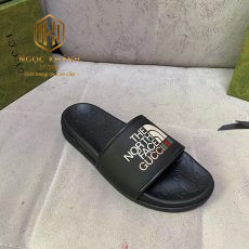 Dep nam Gucci quai ngang mau den hoa tiet chu The North Face 03