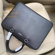 Tui xach nam Burberry mau den logo chu 06