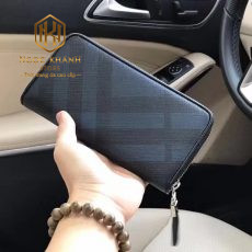 Vi nam Burberry dang ngang mau xanh hoa tiet logo noi 04