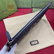 Vi nam Gucci cam tay hoa tiet ran mau xanh 02