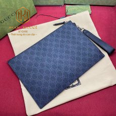 Vi nam Gucci cam tay hoa tiet ran mau xanh 07