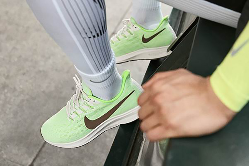 giày sneaker là gì