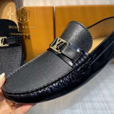 Giay luoi Louis Vuitton nam likeauth mau den hoa tiet logo khac mui nhon 2