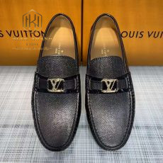 Giay luoi Louis Vuitton nam likeauth mau den hoa tiet logo khac mui nhon 3