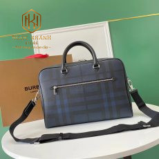 Tui xach nam Burberry mau xanh nhat hoa tiet ke 7