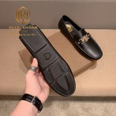 giay luoi Versace mau den da tron hoa tiet logo vang 6