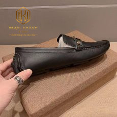 giay luoi Versace mau den da tron hoa tiet logo vang 7