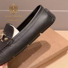 giay luoi Versace mau den da tron hoa tiet logo vang 8