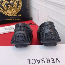 giay luoi Versace mau den hoa tiet dap caro logo chim 2