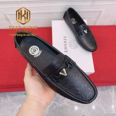 giay luoi Versace mau den hoa tiet dap caro logo chim 4 1