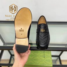 giay luoi nam gucci de cao mau den hoa tiet ke noi khoa logo vang 6