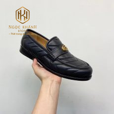 giay luoi nam gucci de cao mau den hoa tiet ke noi khoa logo vang 8