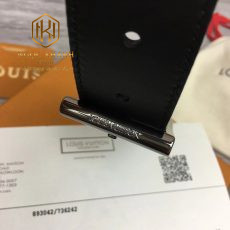 that lung Louis Vuitton nam day tron khoa kim day mau den 4