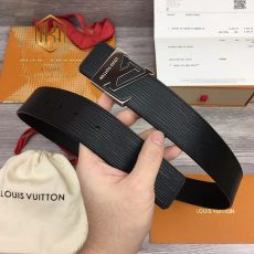 that lung Louis Vuitton nam mau den day epi mat khoa logo 7