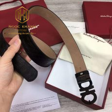 that lung nam Savatore Ferragamo hoa tiet day dap logo khoa mau den 6