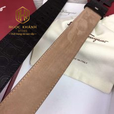 that lung nam Savatore Ferragamo hoa tiet day dap logo khoa mau den 8