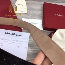 that lung nam Savatore Ferragamo hoa tiet day dap logo khoa trang 5