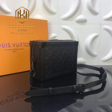 tui deo cheo louis vuitton hoa tiet logo dap chim dang hop 6