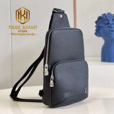 tui deo cheo louis vuitton mau den da taiga logo goc deo nguc 1 1