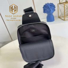 tui deo cheo louis vuitton mau den da taiga logo goc deo nguc 3