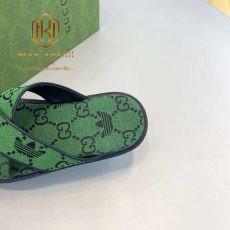 Dep Gucci nam hai quai cheo mau xanh la hoa tiet in logo 5