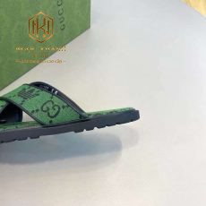 Dep Gucci nam hai quai cheo mau xanh la hoa tiet in logo 9