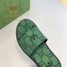 Dep Gucci nam hai quai ngang mau xanh la hoa tiet in logo 2