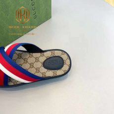 Dep Gucci nam quai cheo mau ghi quai xanh do hoa tiet in logo 2