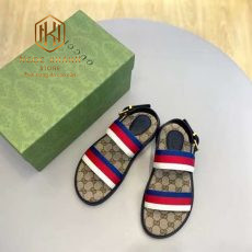 Dep Gucci nam quai hau mau ghi quai xanh do hoa tiet in logo 2