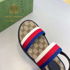 Dep Gucci nam quai hau mau ghi quai xanh do hoa tiet in logo 7